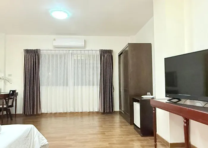 Issara House 2*