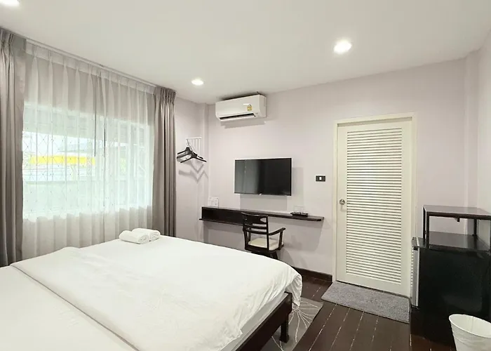 Issara House